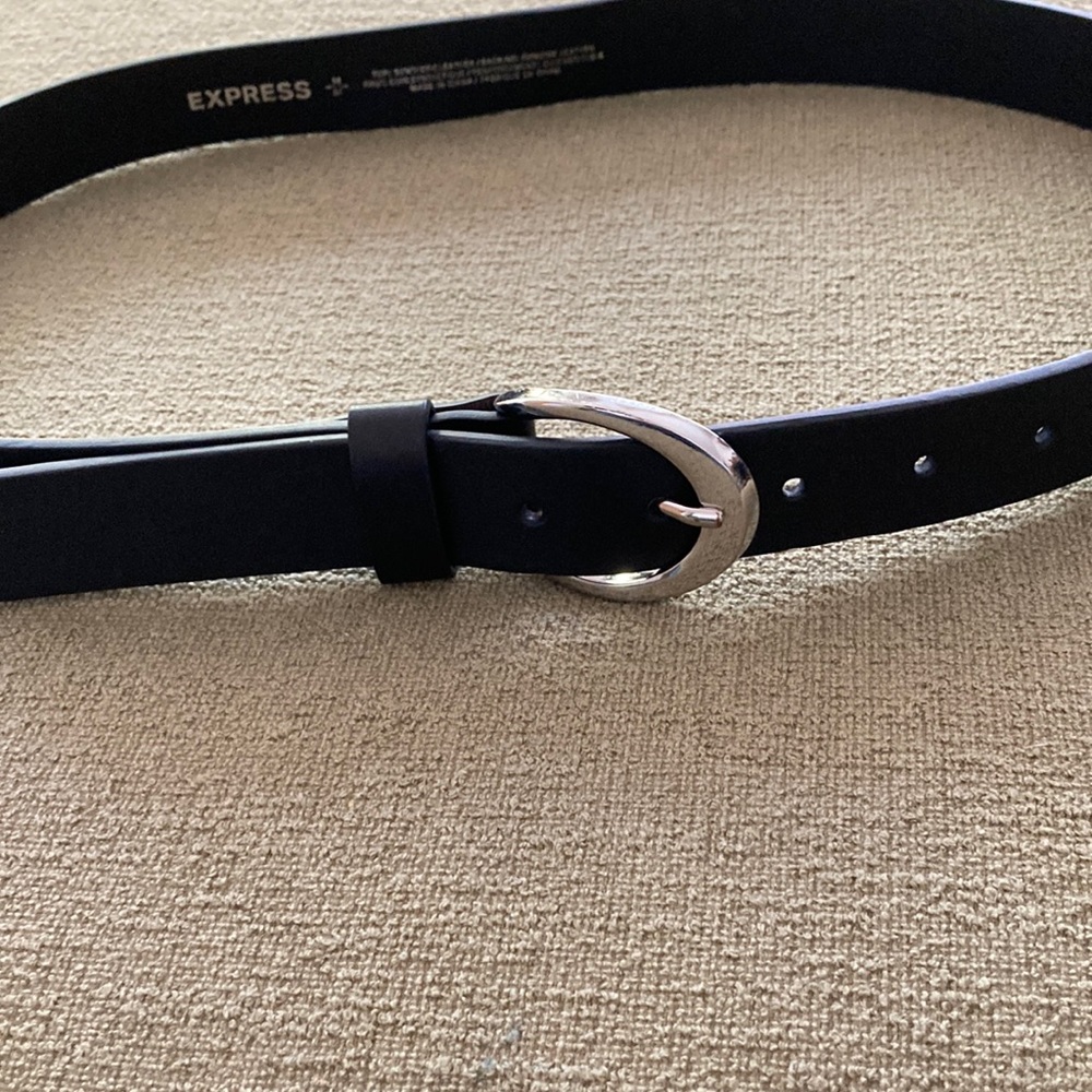 Express Medium Women’s Belt Black Synthetic Leather 43 Inches Total Length